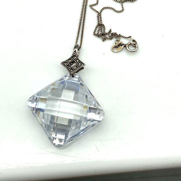 Stunning Faceted Crystal Pendant with Sterling Silver Marcasite Bale on Delicate - Picture 5 of 6
